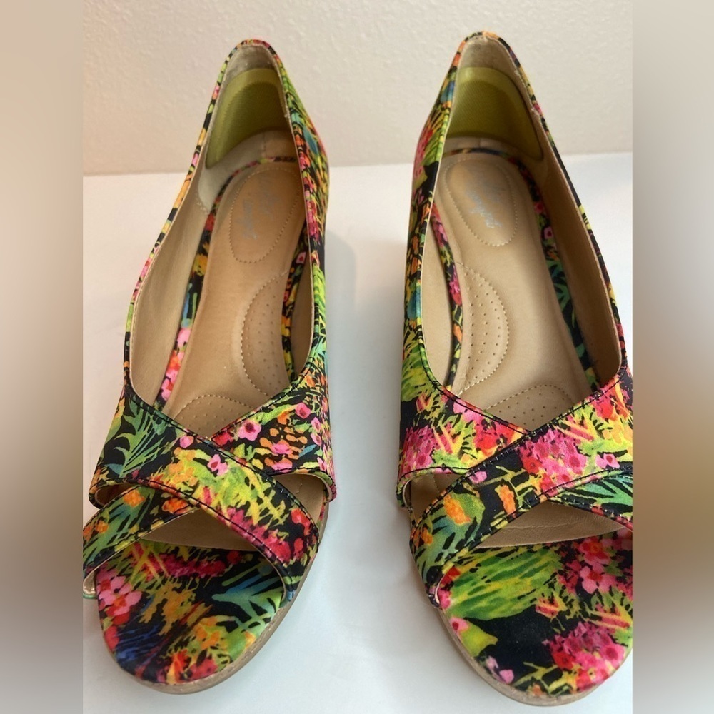 DexFlex Comfort~Vibrant Floral Criss Cross Open Toe Cork Wedge Shoes~Size 8.5 - Picture 6 of 15